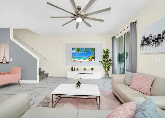 Luxury Townhouses 18 Minutes Away From Disney!