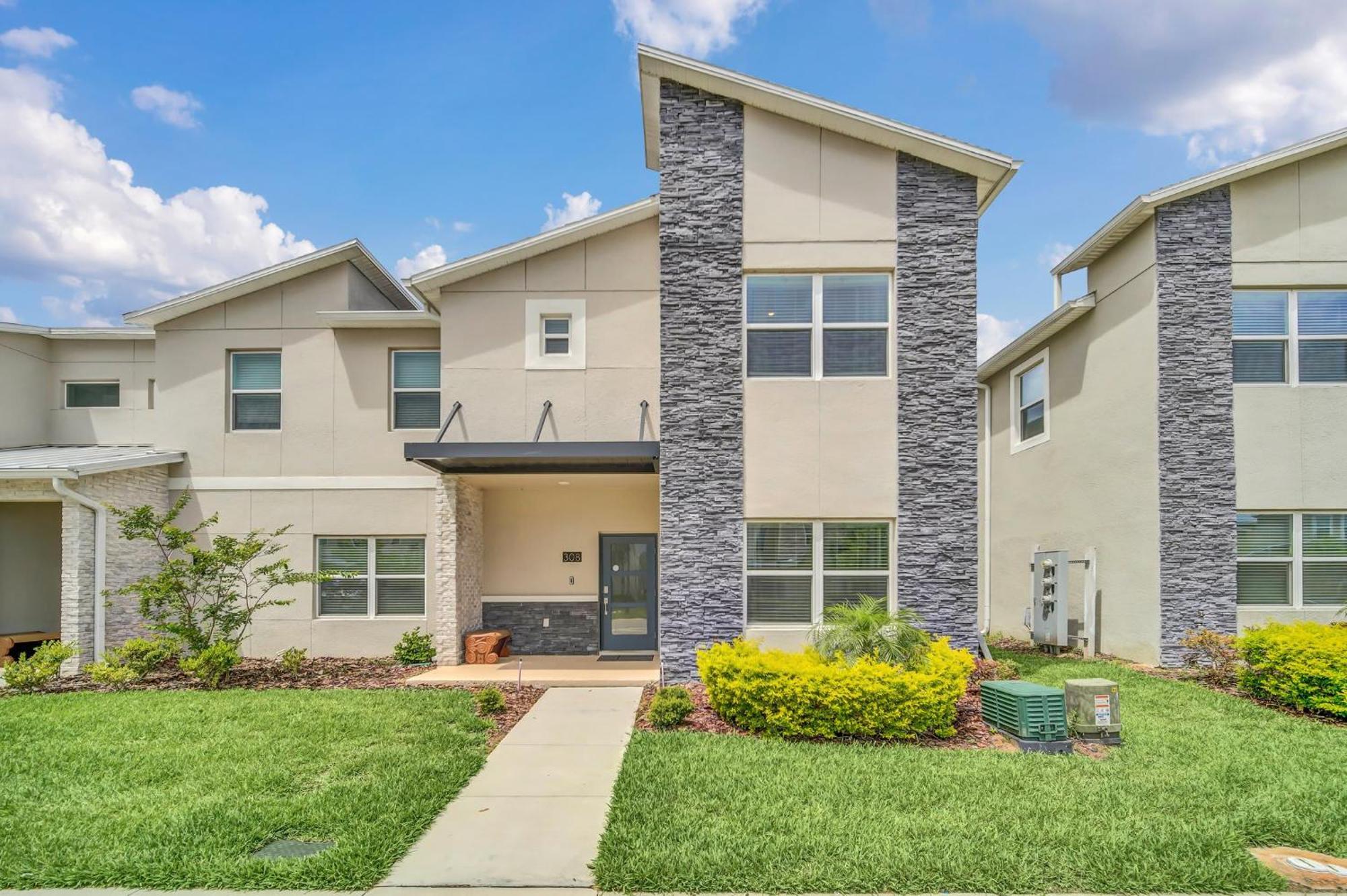 Luxury 18 Minutes Away From Disney! *