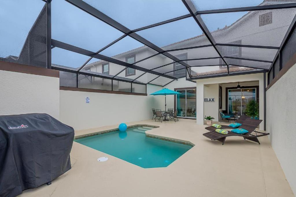 Luxury 18 Minutes Away From Disney!