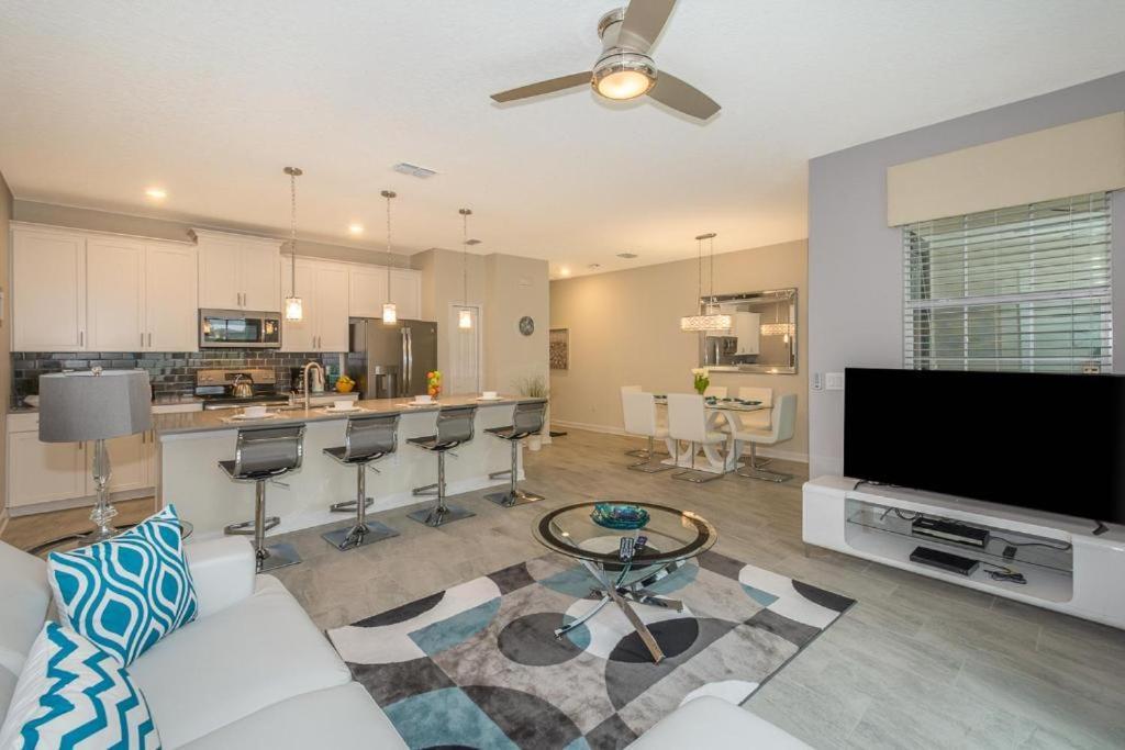 Luxury 18 Minutes Away From Disney! Holiday home *