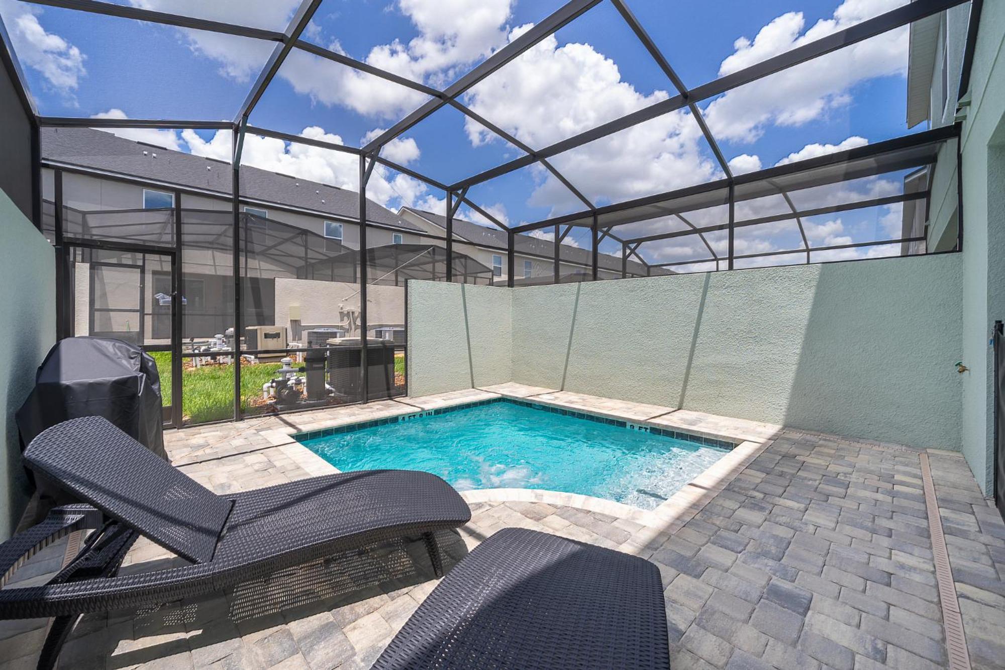 Luxury 18 Minutes Away From Disney!