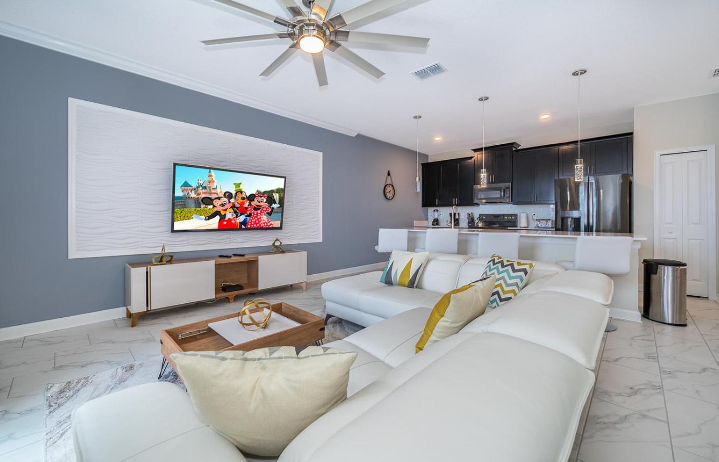 Luxury 18 Minutes Away From Disney!